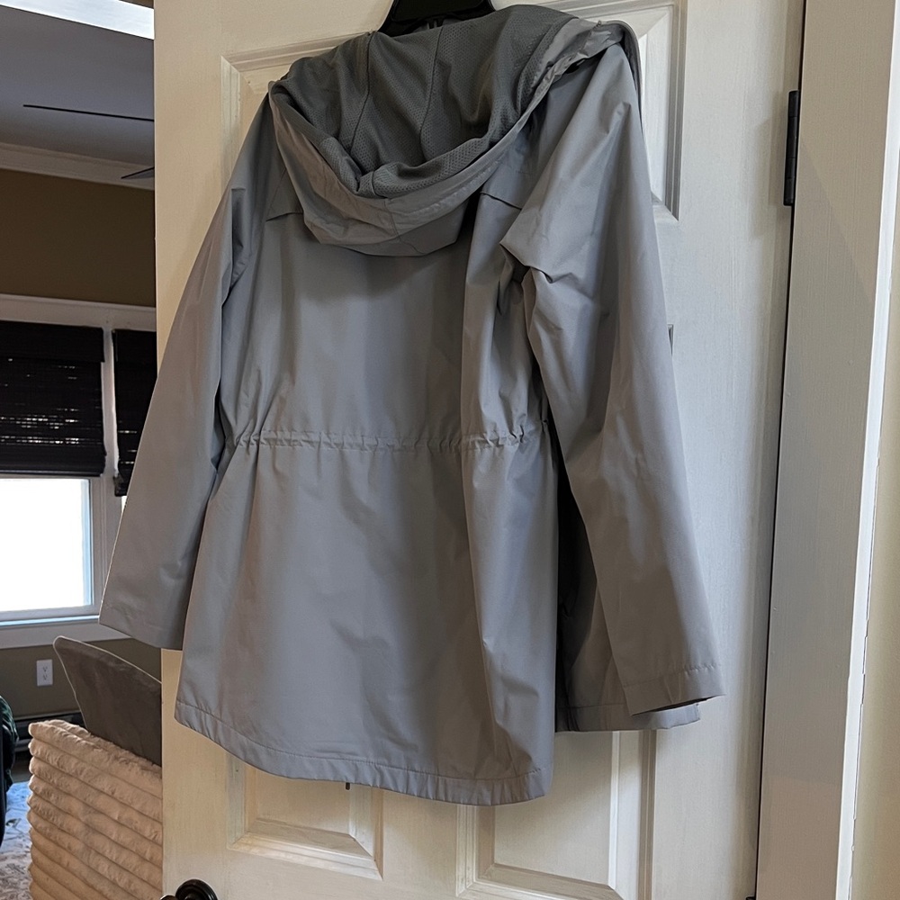 New Balance Light Gray Mesh windbreaker Jacket - Picture 4 of 4